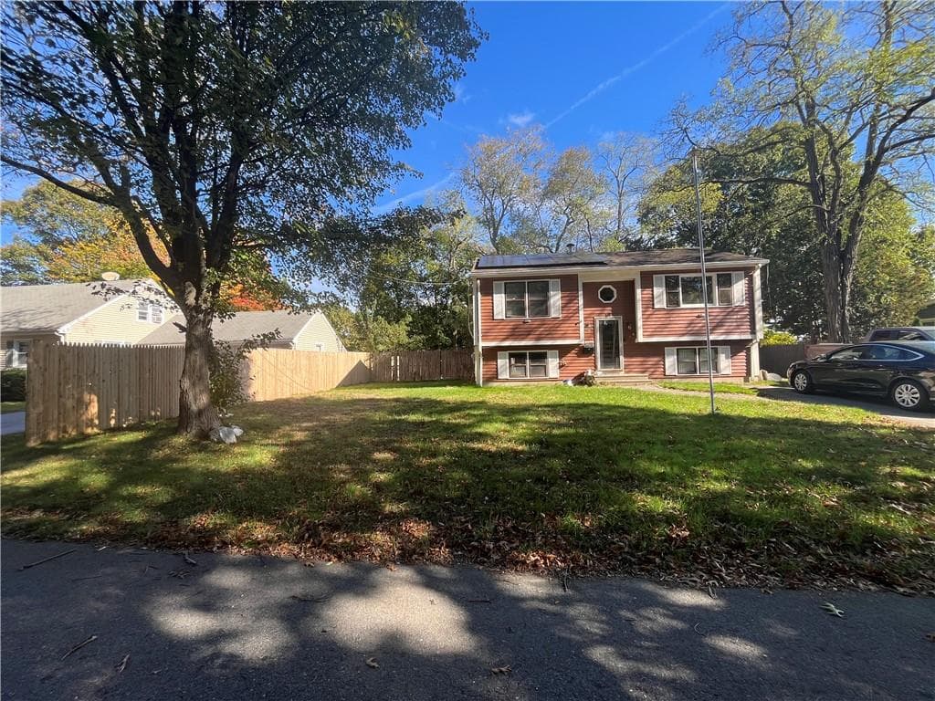 Single Family Residence at 39 Sachem Road, East Providence, photo 2 of 17