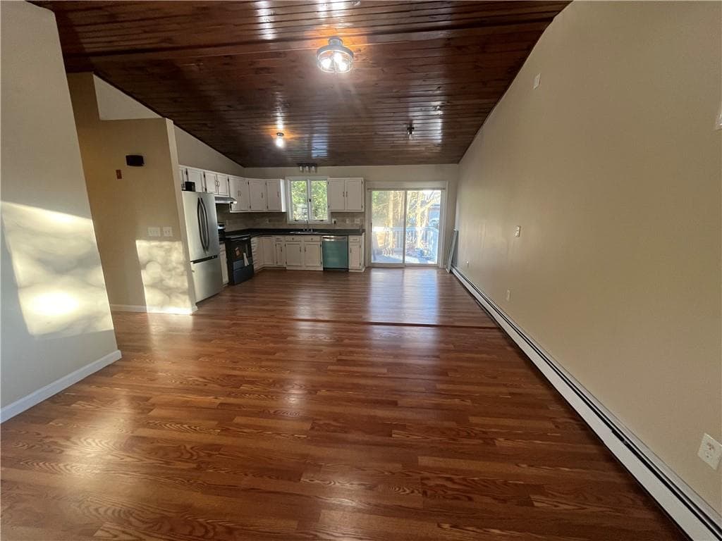Single Family Residence at 39 Sachem Road, East Providence, photo 6 of 17