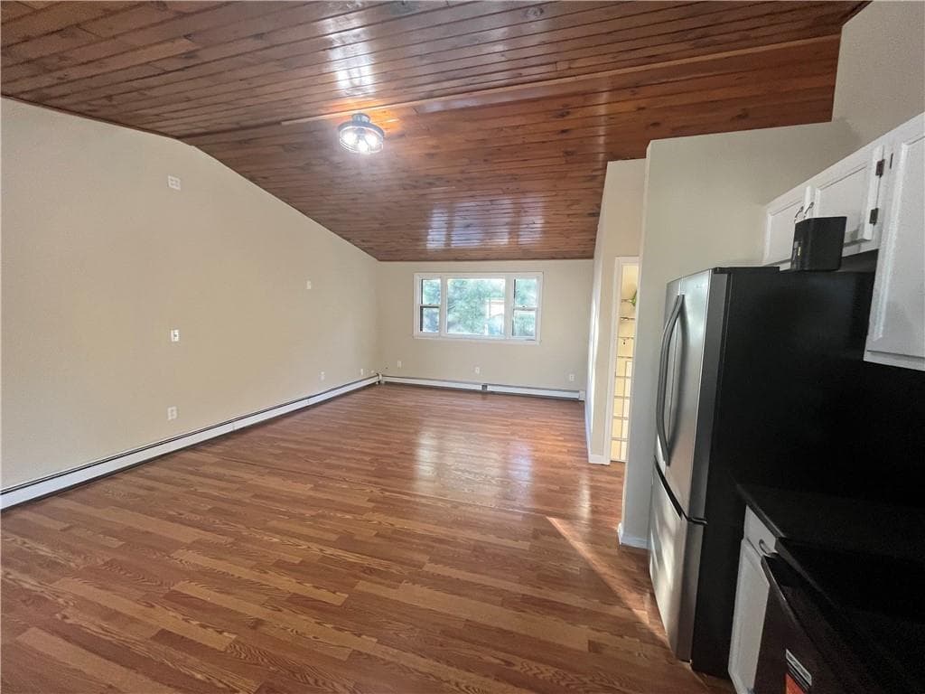 Single Family Residence at 39 Sachem Road, East Providence, photo 7 of 17