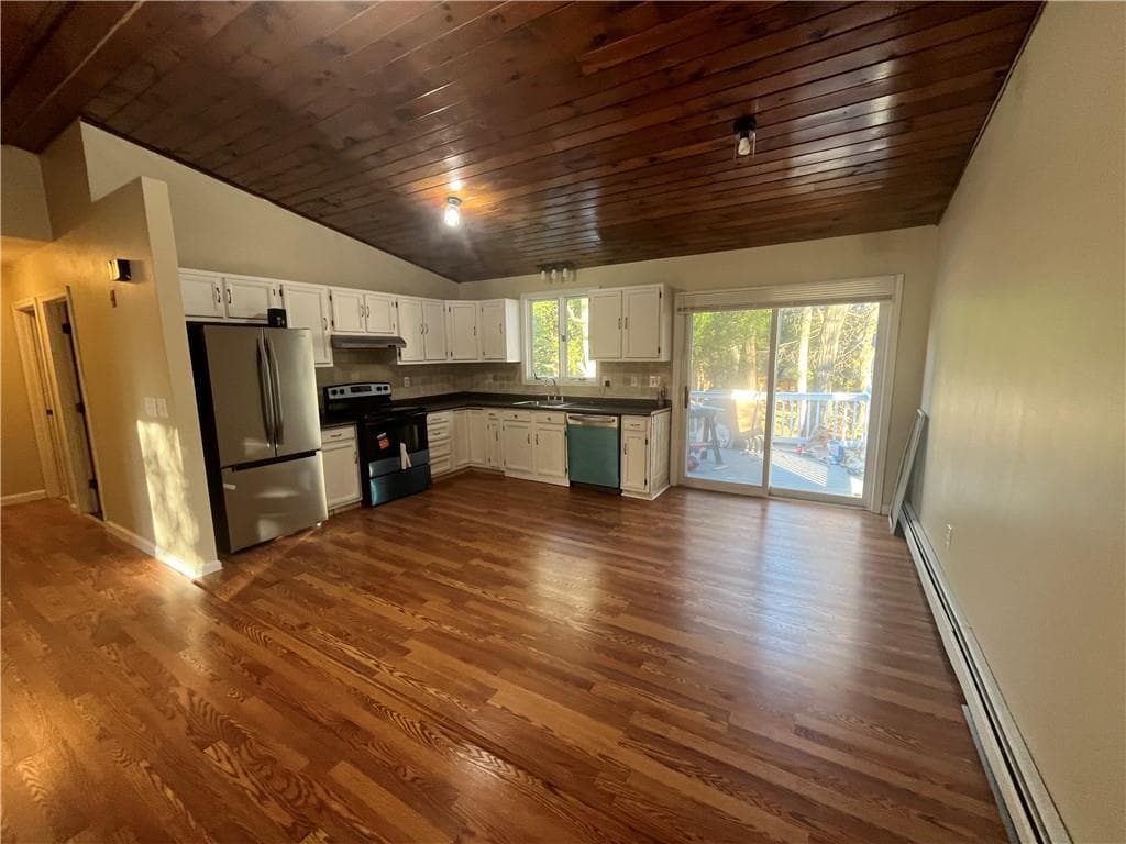 Single Family Residence at 39 Sachem Road, East Providence, photo 3 of 17