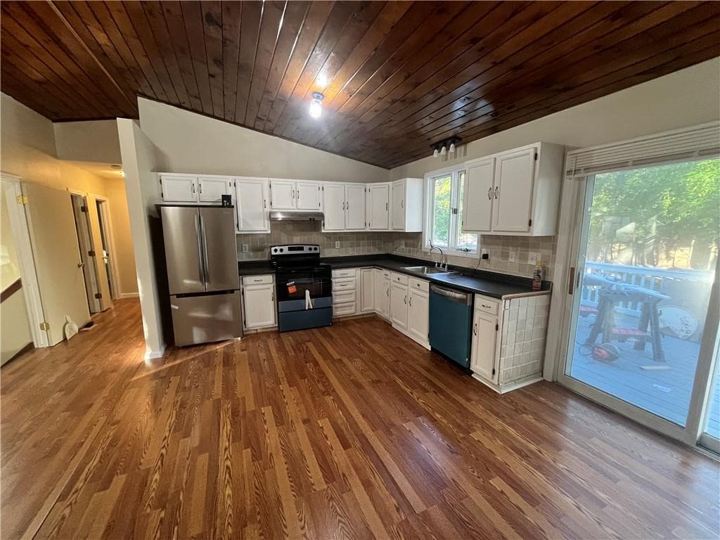 Single Family Residence at 39 Sachem Road, East Providence, photo 5 of 17