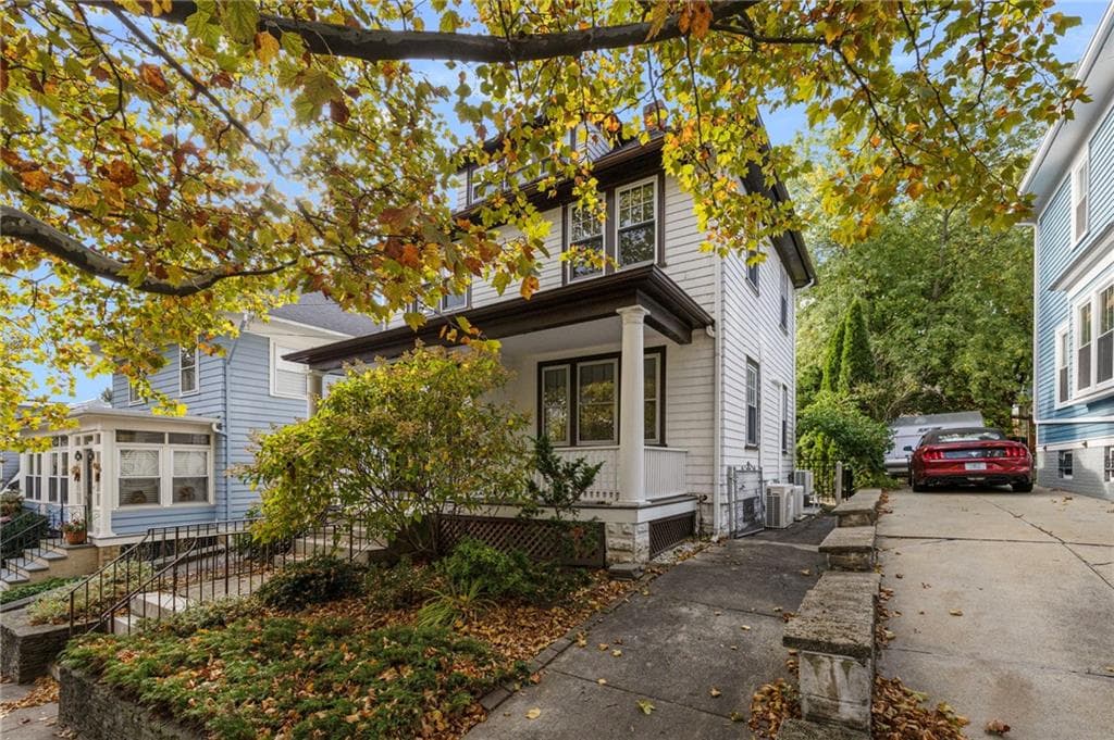 Single Family Residence at 93 Overhill Road, Providence, photo 3 of 41
