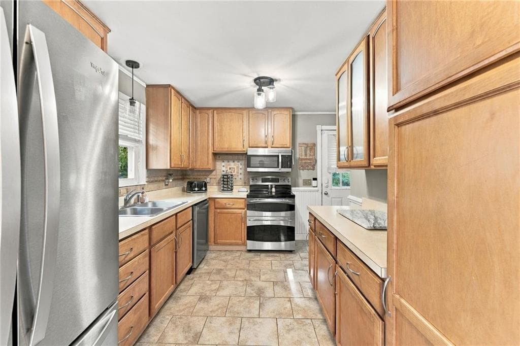 Single Family Residence at 458 Field Hill Road, Scituate, photo 7 of 24
