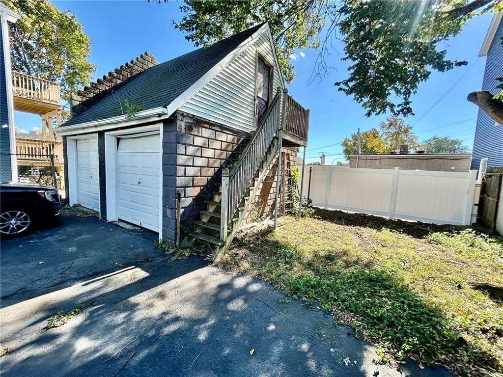 Single Family Residence at 142 Houston Street, Providence, photo 5 of 25