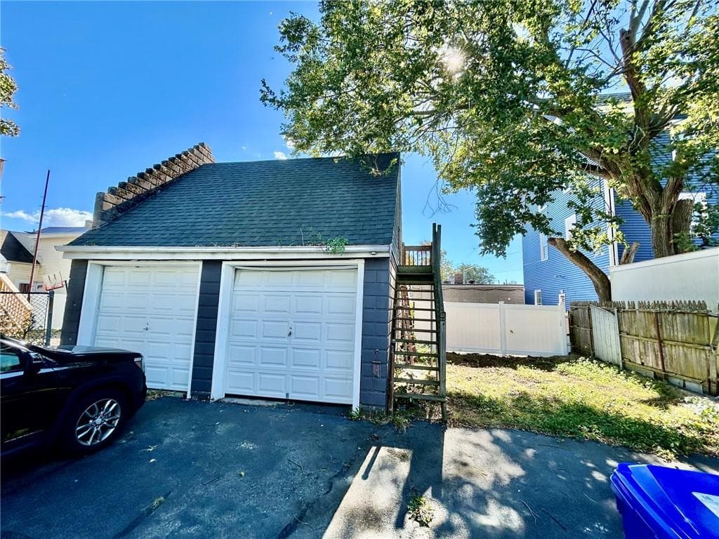 Single Family Residence at 142 Houston Street, Providence, photo 4 of 25