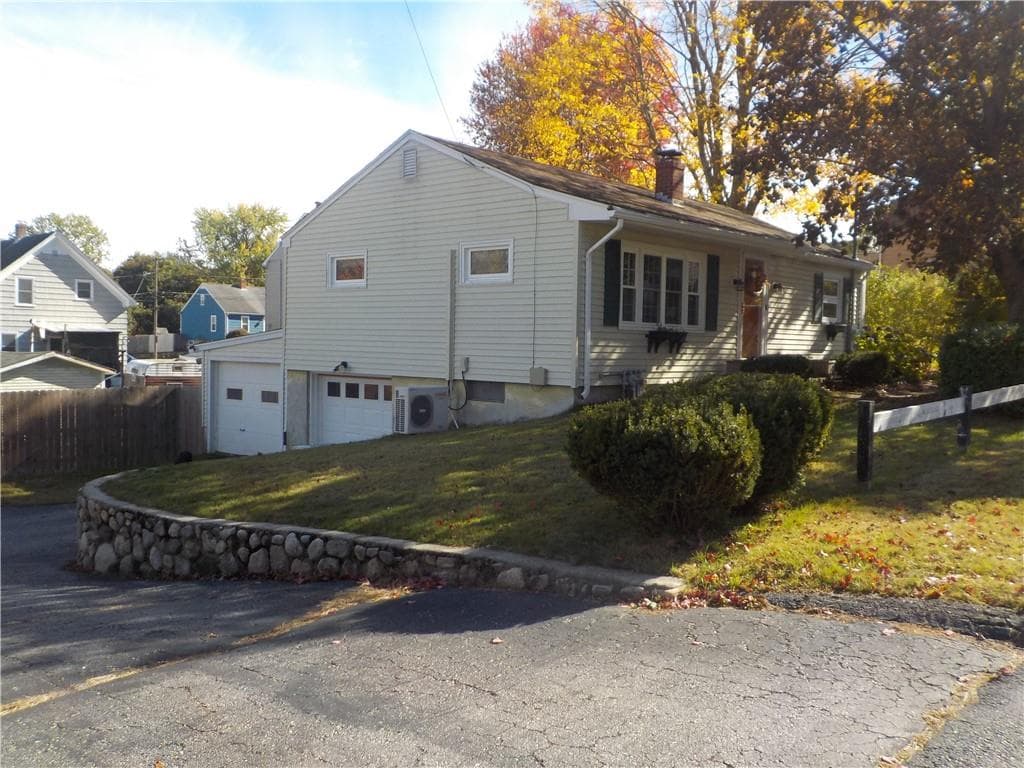 Single Family Residence at 122 Fairfield Avenue, Woonsocket, photo 2 of 20