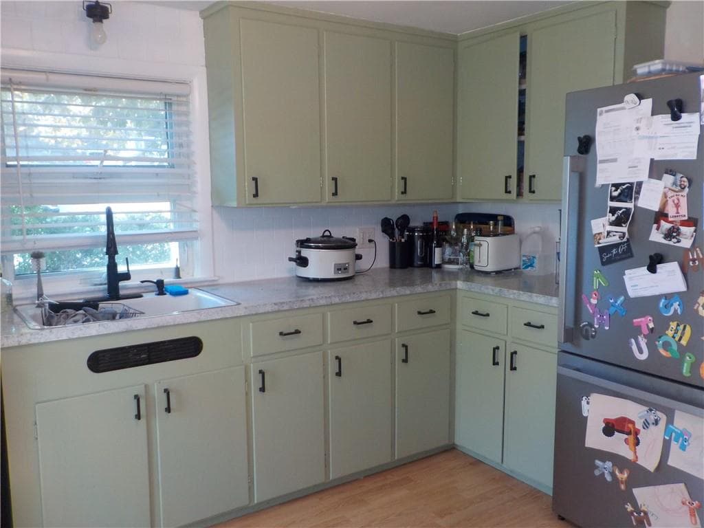 Single Family Residence at 122 Fairfield Avenue, Woonsocket, photo 6 of 20