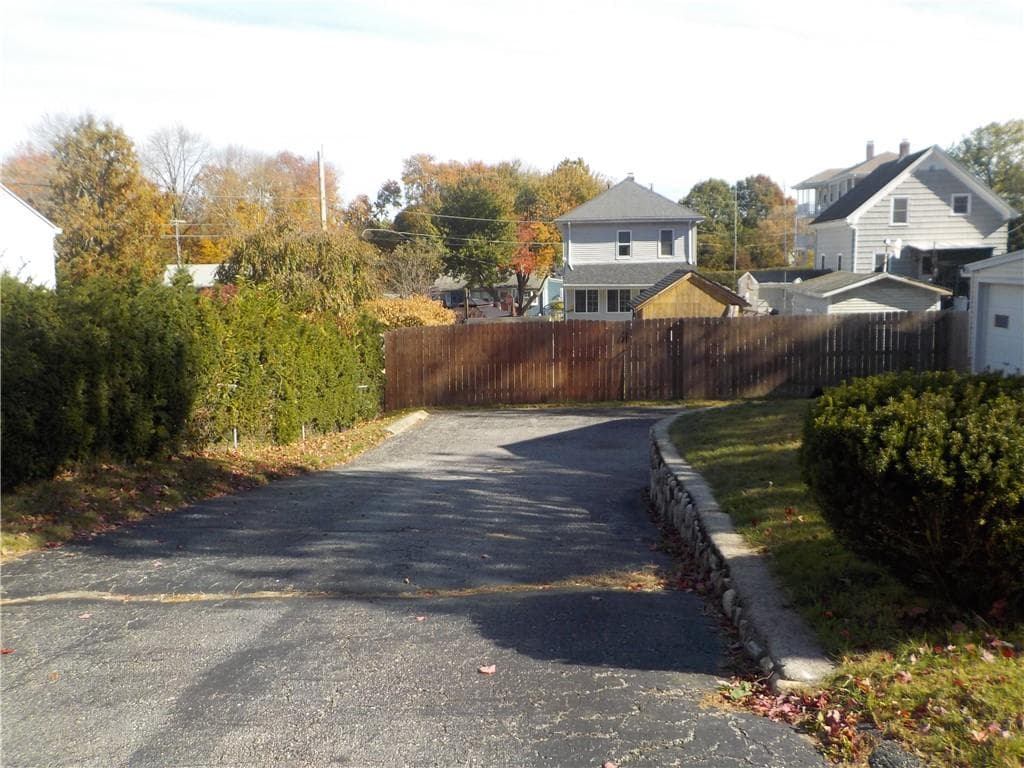Single Family Residence at 122 Fairfield Avenue, Woonsocket, photo 20 of 20