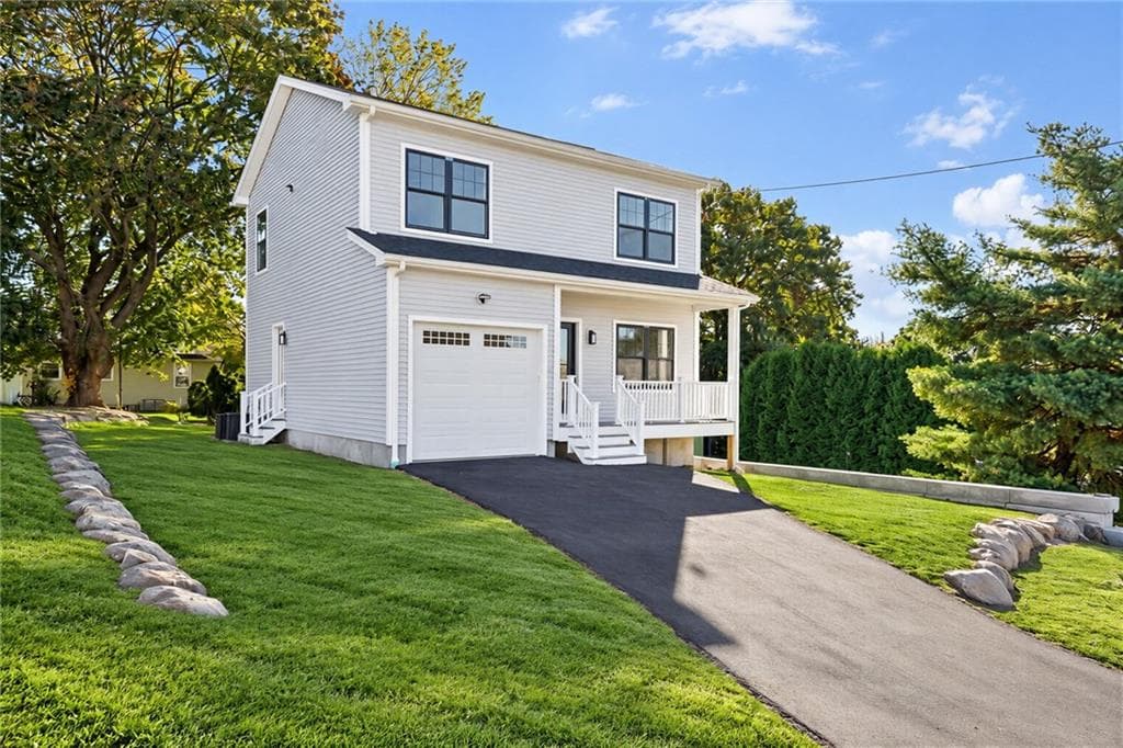 Single Family Residence at 24 Brentwood Drive, Johnston, photo 3 of 44