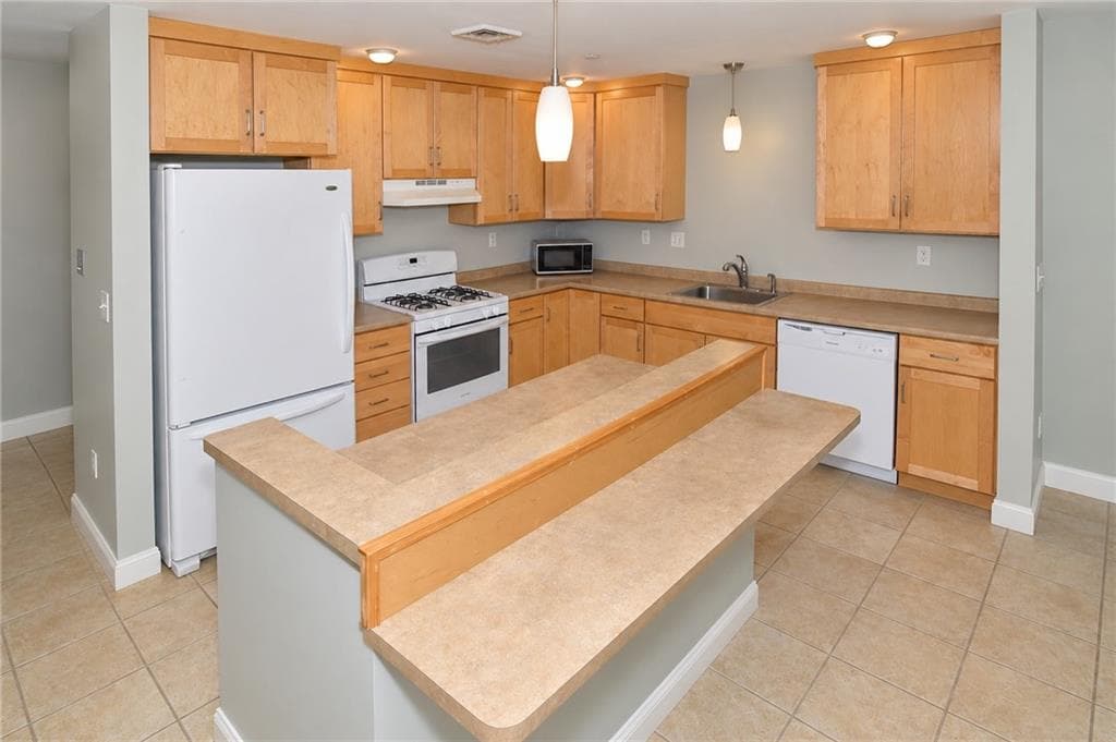 Condominium at 190 Clarke Road UNIT 101, Narragansett, photo 9 of 31