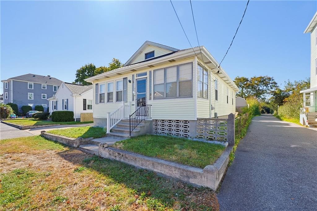 Single Family Residence at 86 Stedman Avenue, Pawtucket, photo 2 of 35