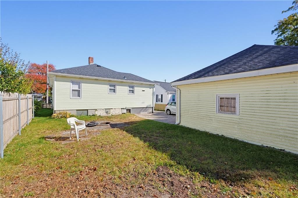 Single Family Residence at 86 Stedman Avenue, Pawtucket, photo 6 of 35