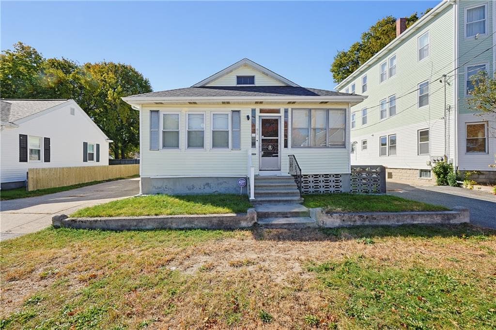 Single Family Residence at 86 Stedman Avenue, Pawtucket, photo 3 of 35