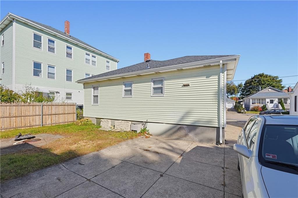 Single Family Residence at 86 Stedman Avenue, Pawtucket, photo 5 of 35