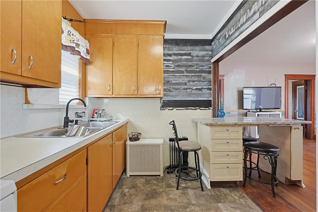 Single Family Residence at 86 Stedman Avenue, Pawtucket, photo 9 of 35