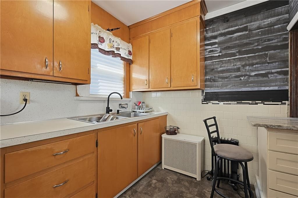 Single Family Residence at 86 Stedman Avenue, Pawtucket, photo 8 of 35