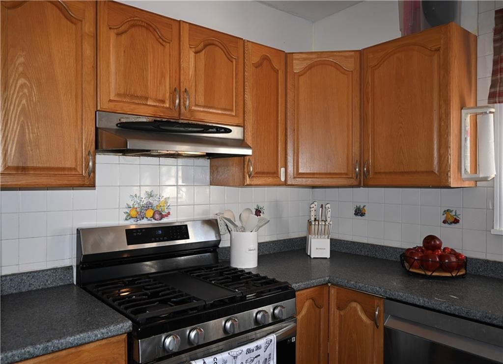 Single Family Residence at 44 What Cheer Avenue, Providence, photo 10 of 29