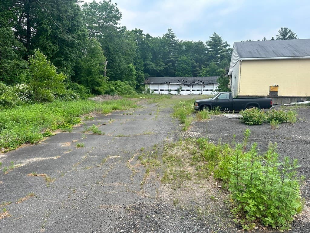 214 Feeding Hills Rd, Southwick MA 01077