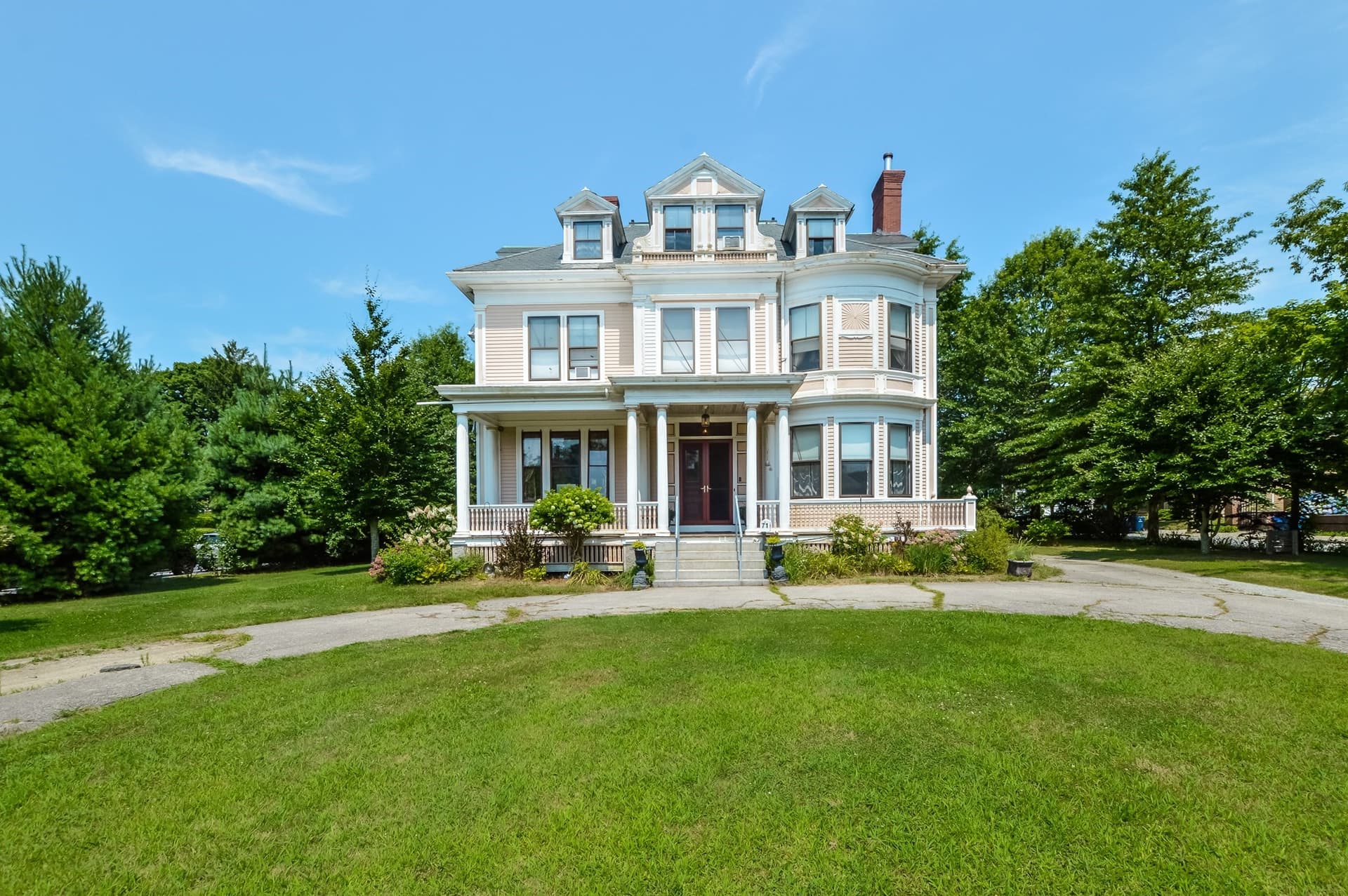 Single Family Residence at 71 Hawthorn St, New Bedford MA 02740