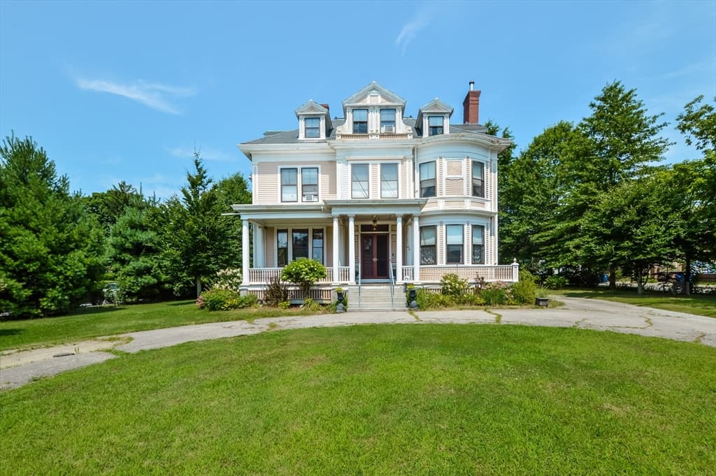 71 Hawthorn St, New Bedford MA 02740