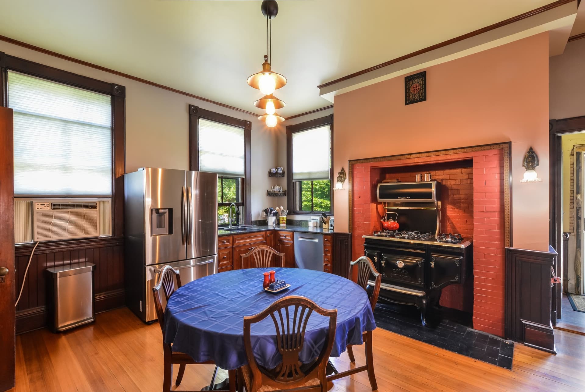 Single Family Residence at 71 Hawthorn St, New Bedford MA 02740, photo 14 of 41