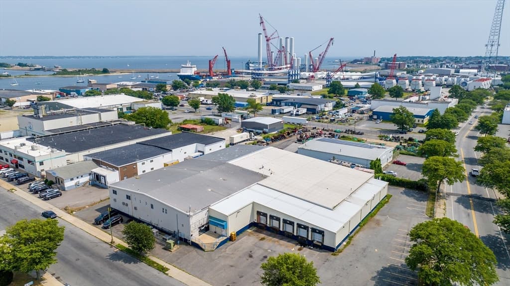 86 Macarthur Dr, New Bedford MA 02740