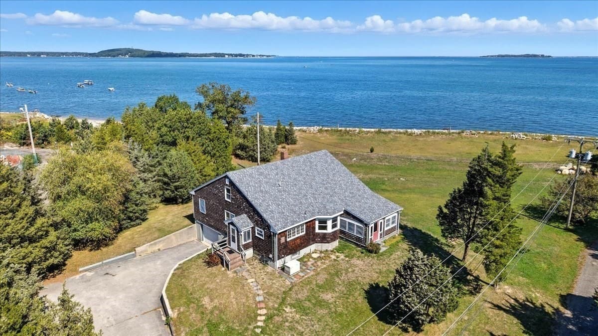 70 Hedge Rd, Plymouth MA 02360