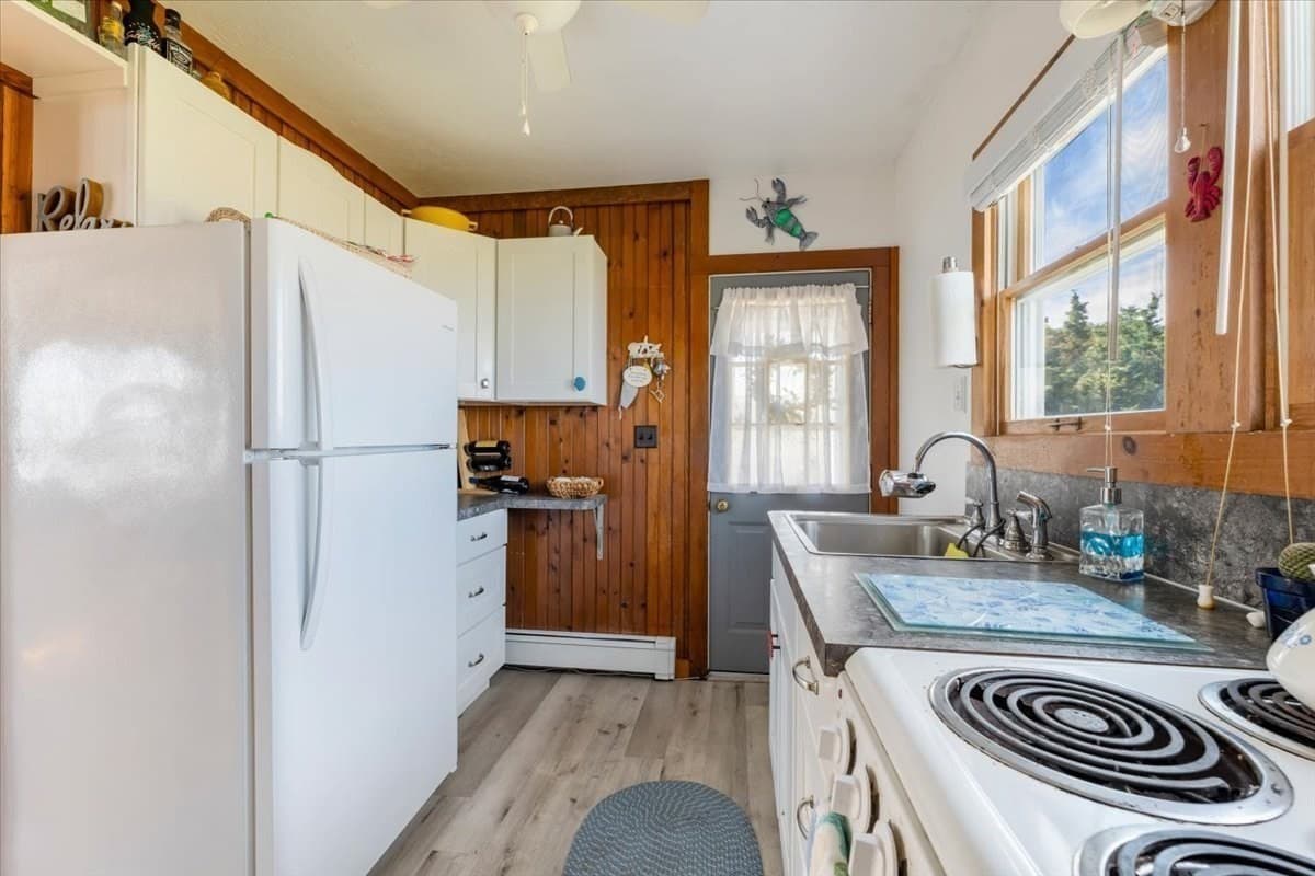 Single Family Residence at 77 Hedge Rd, Plymouth MA 02360, photo 16 of 32