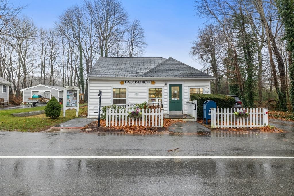 Commercial Sale at 36 Carriage Shop, Falmouth MA 02536, Falmouth, photo 3 of 9