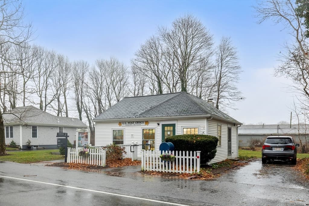Commercial Sale at 36 Carriage Shop, Falmouth MA 02536, Falmouth, photo 8 of 9