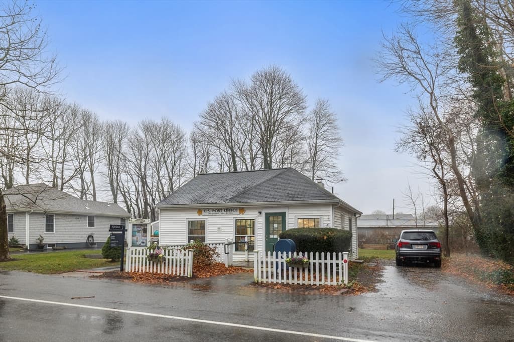 Commercial at 36 Carriage Shop Rd, Falmouth MA 02536, Falmouth, photo 2 of 9