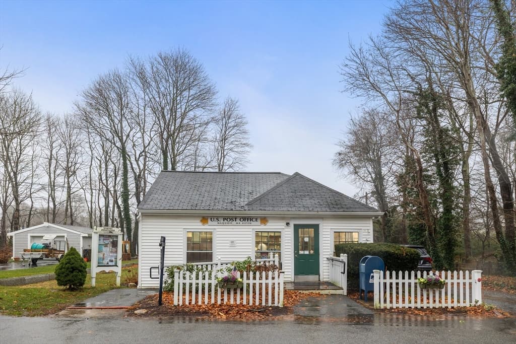 Commercial at 36 Carriage Shop Rd, Falmouth MA 02536, Falmouth, photo 3 of 9