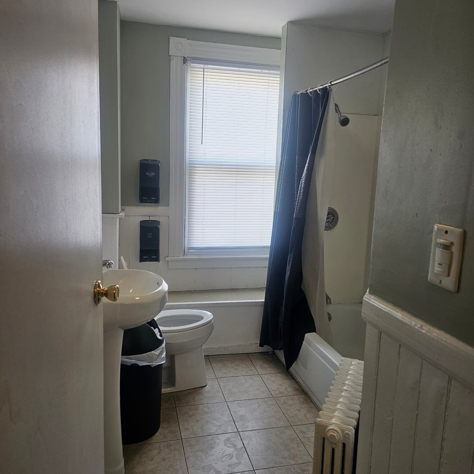 5+ Family - Rooming House at 192 Walnut St, New Bedford MA 02740, photo 9 of 9