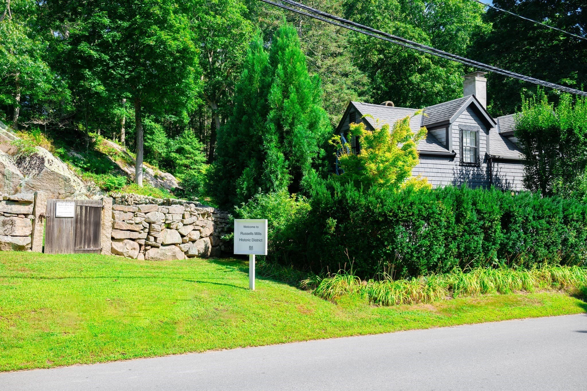 Single Family Residence at 1150 Russells Mills Rd, Dartmouth MA 02748, photo 2 of 32