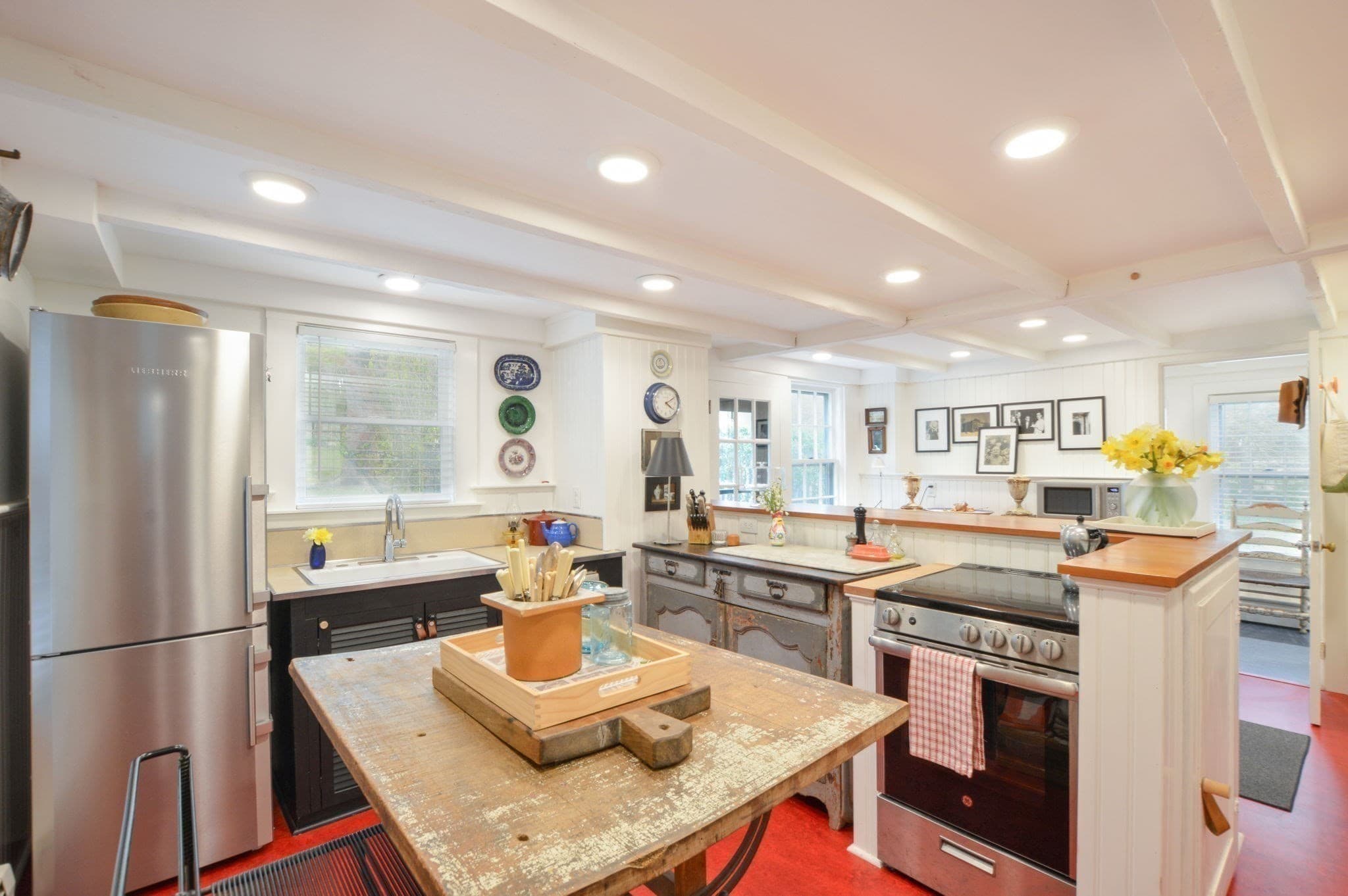 Single Family Residence at 1150 Russells Mills Rd, Dartmouth MA 02748, photo 10 of 32