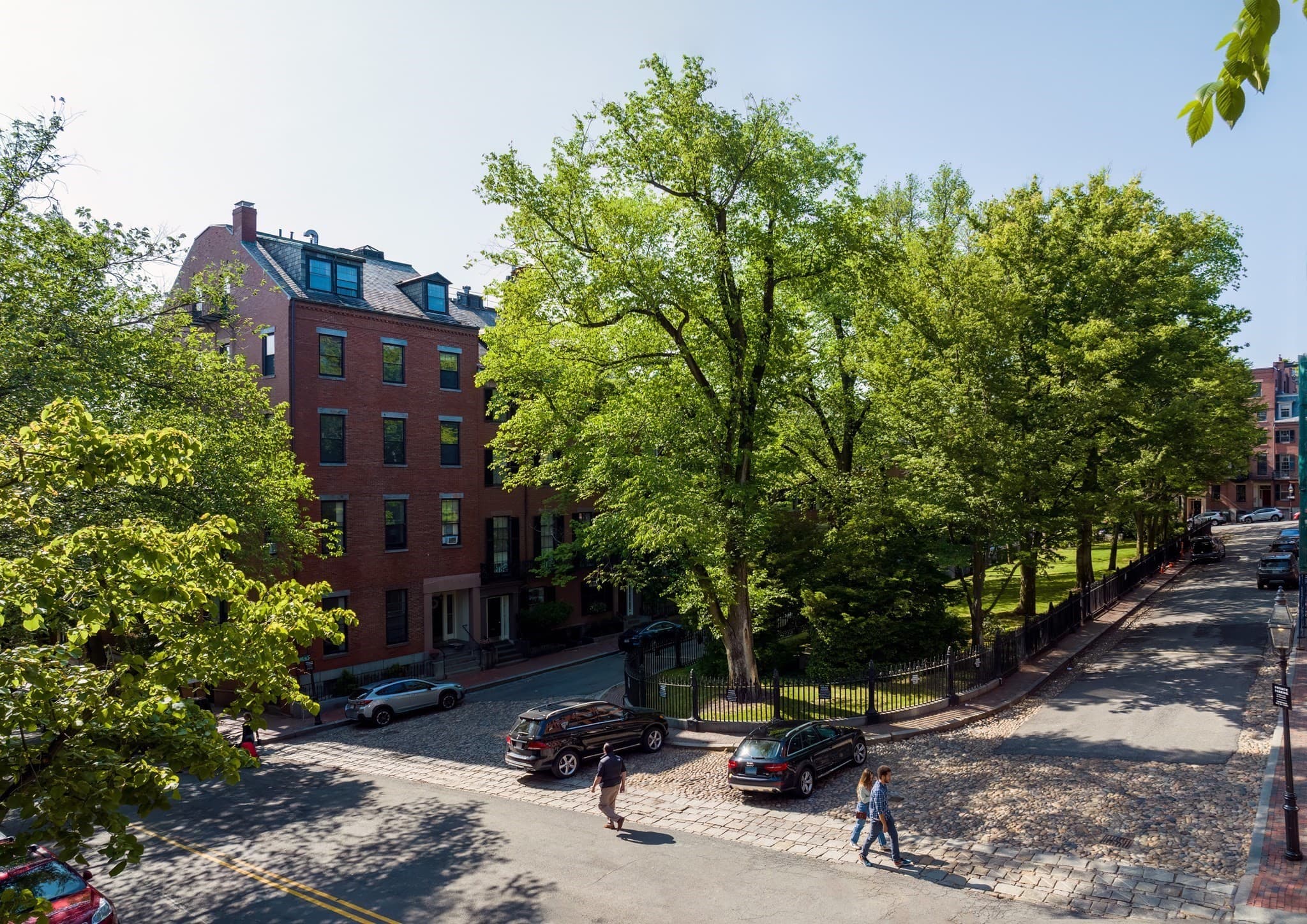 Single Family Residence at 86 Mount Vernon Street, Boston MA 02108, photo 3 of 26