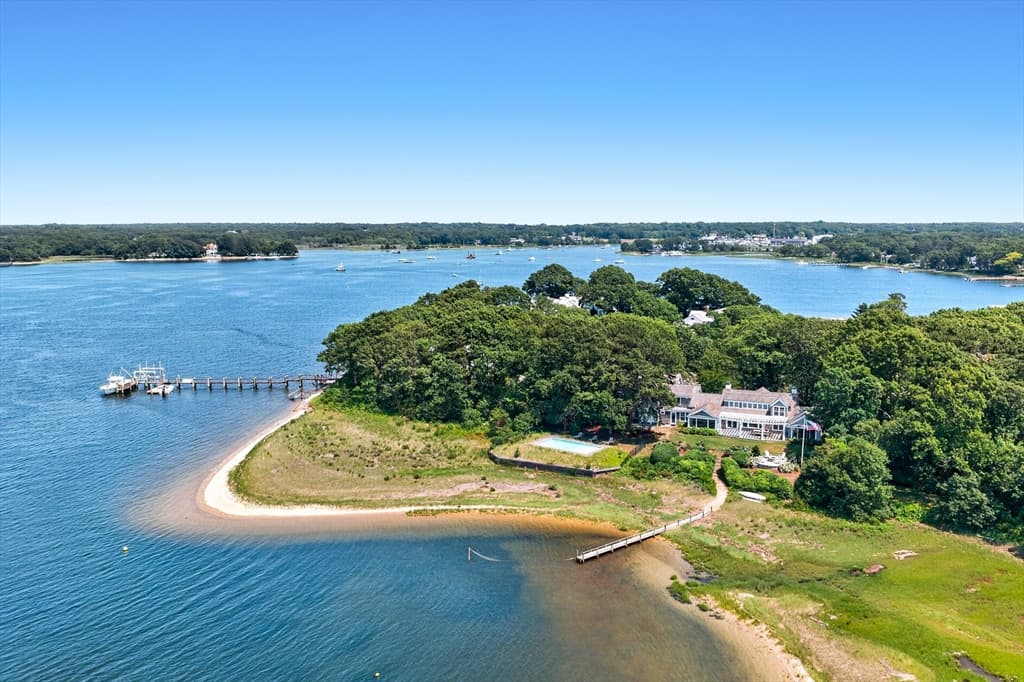 71 Sand Pt, Barnstable MA 02655