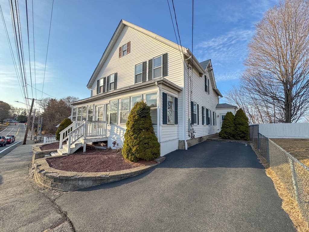 Single Family Residence at 34 Smithfield Rd, Woonsocket RI 02895, Woonsocket, photo 6 of 35