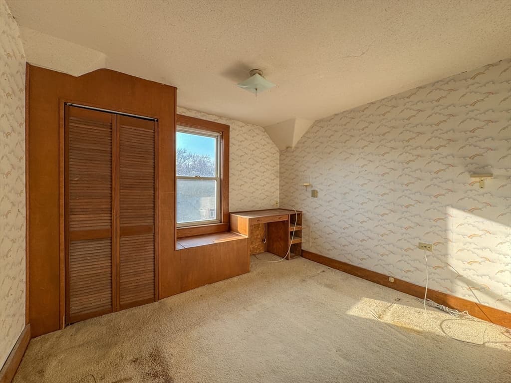 Single Family Residence at 34 Smithfield Rd, Woonsocket RI 02895, Woonsocket, photo 9 of 35