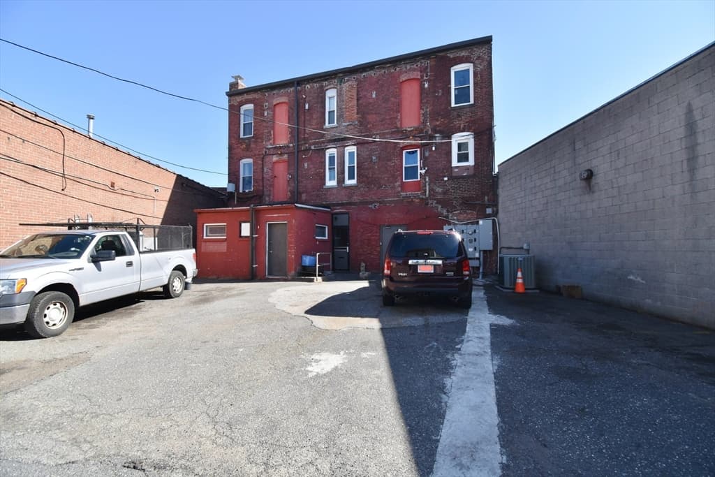 570-582 Main St, Springfield MA 01119 photo 3