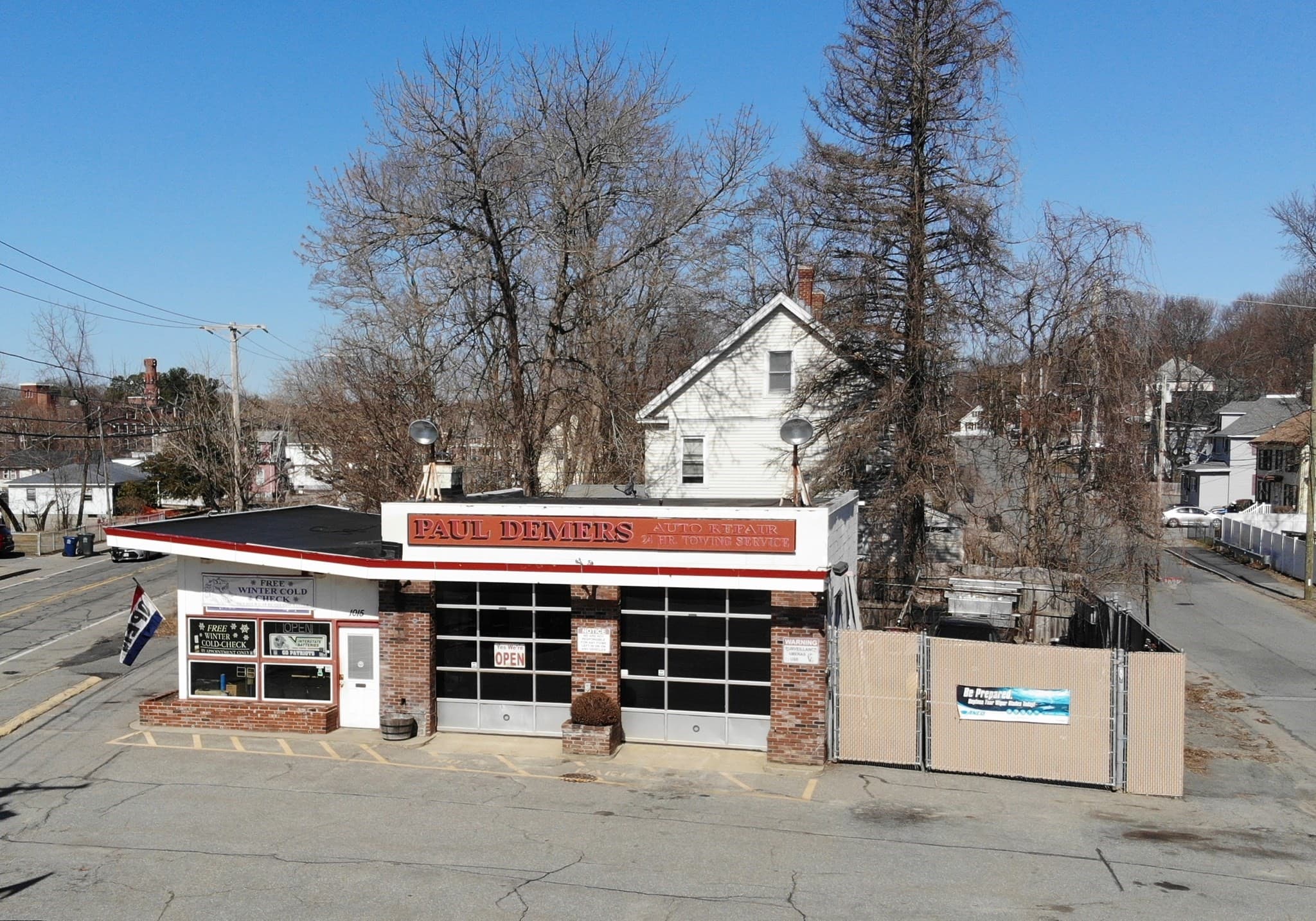 1015 Lakeview Ave, Dracut MA 01826