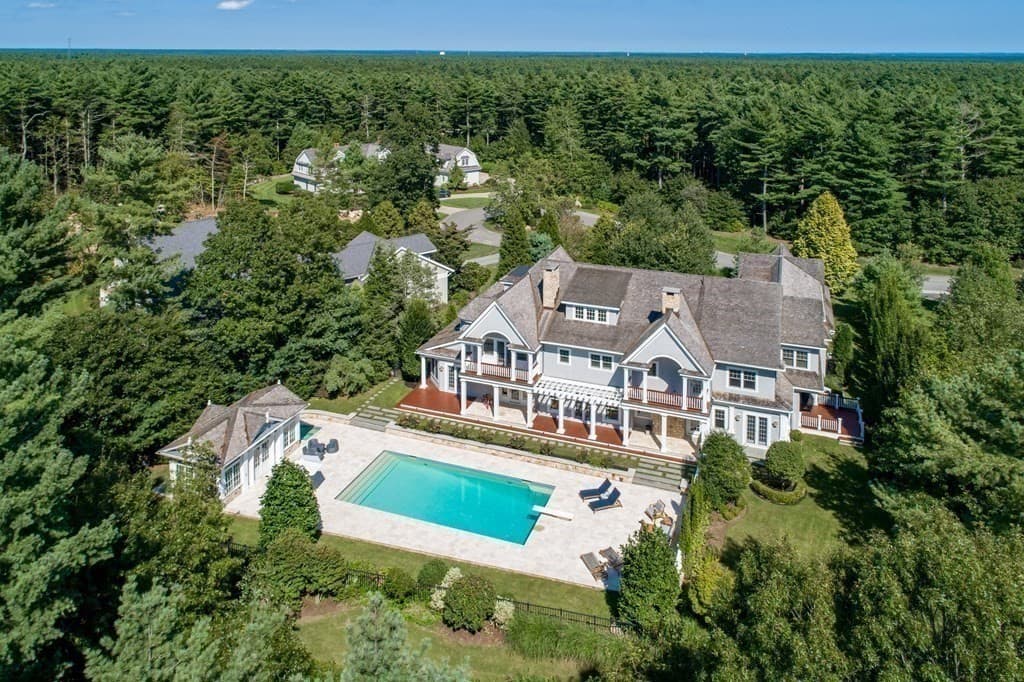 Single Family Residence at 19 High Ridge Dr, Mattapoisett MA 02739, photo 3 of 32