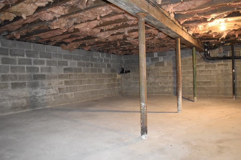 Multi Family at 7 Pearl Street, Southbridge MA 01550, photo 34 of 41