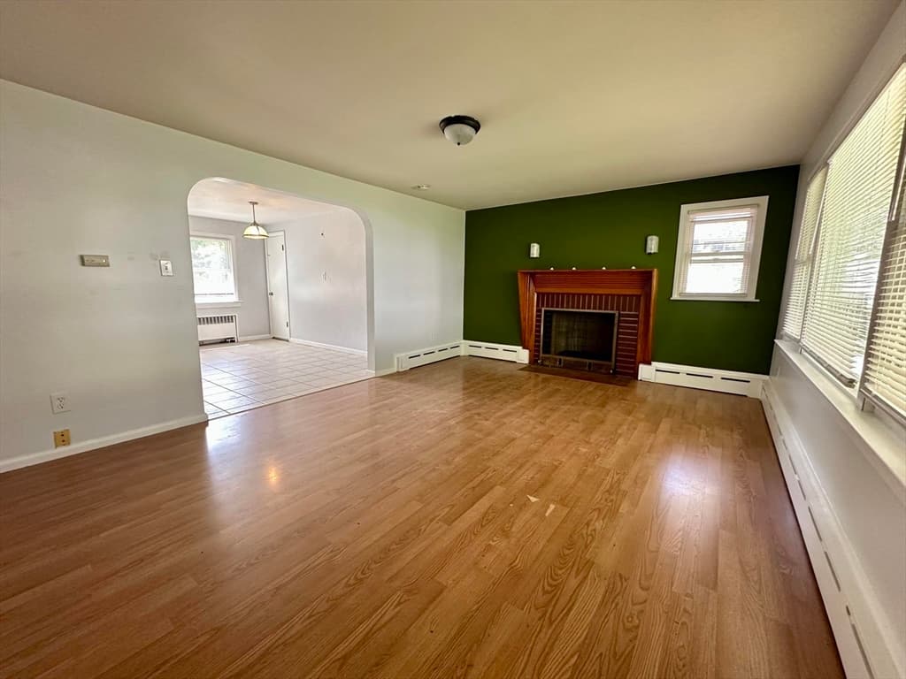 137 Carroll St, Springfield MA 01108 photo 6