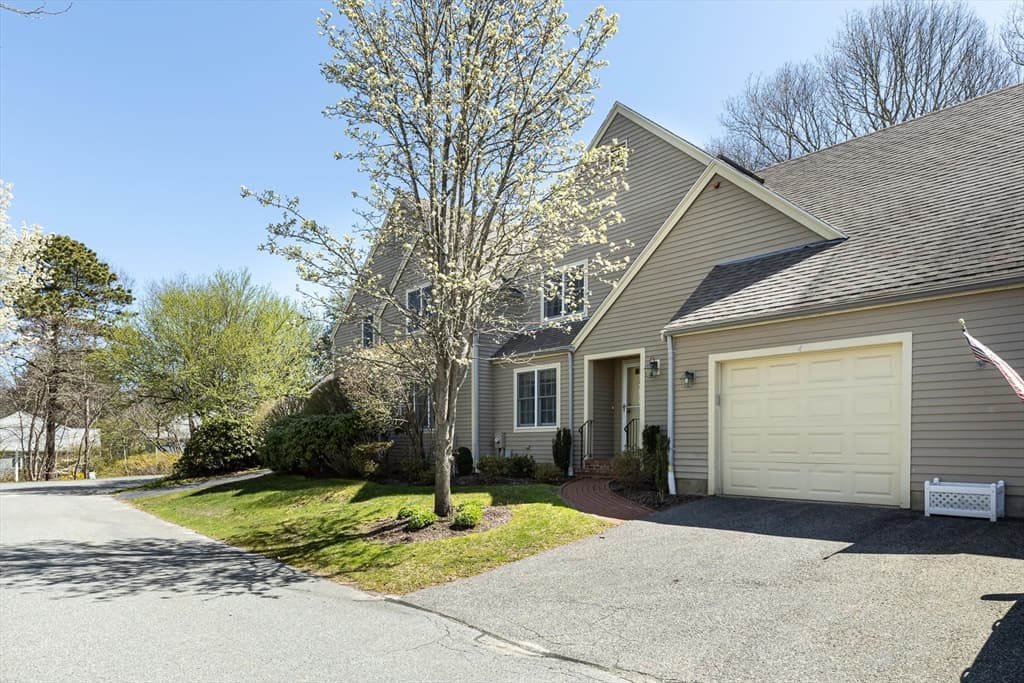 4 Bishops Park # 4, Mashpee MA 02649