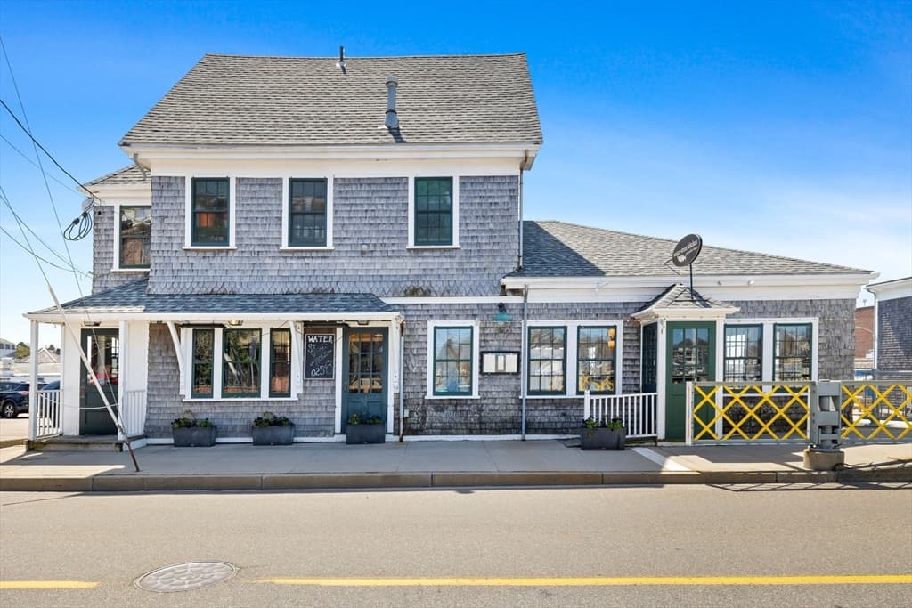 56 Water St, Falmouth MA 02543