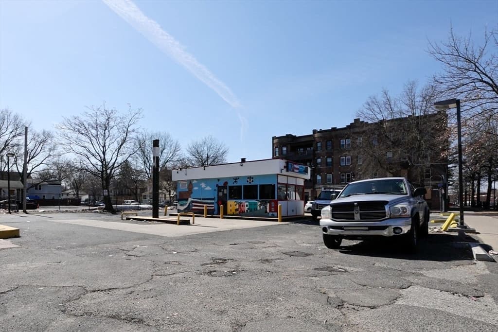 671 State St, Springfield MA 01109 photo 2