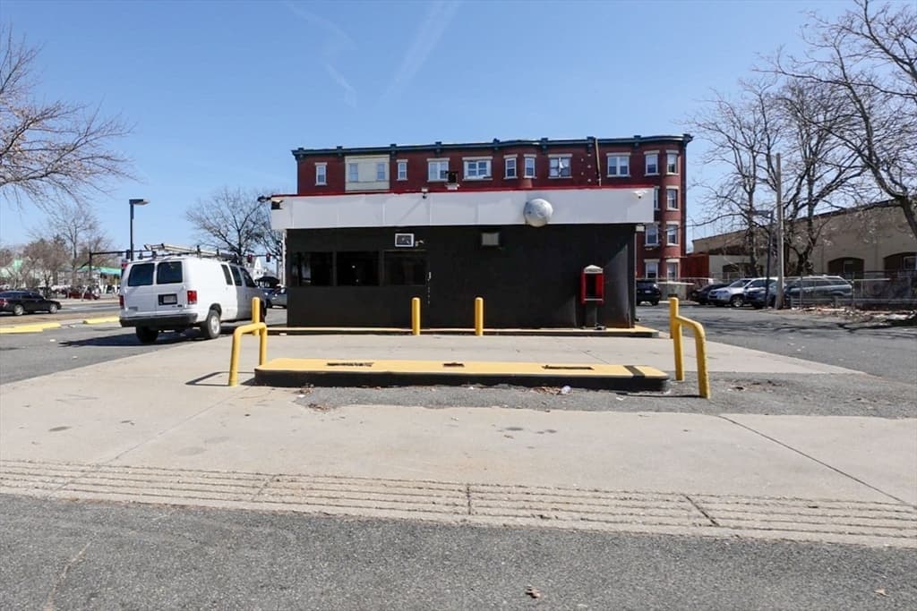 671 State St, Springfield MA 01109 photo 4