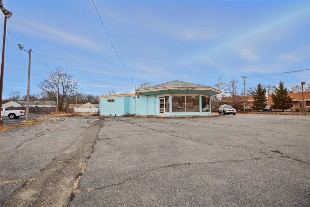 Commercial Sale at 1430 Memorial Dr, Chicopee MA 01020, photo 8 of 9