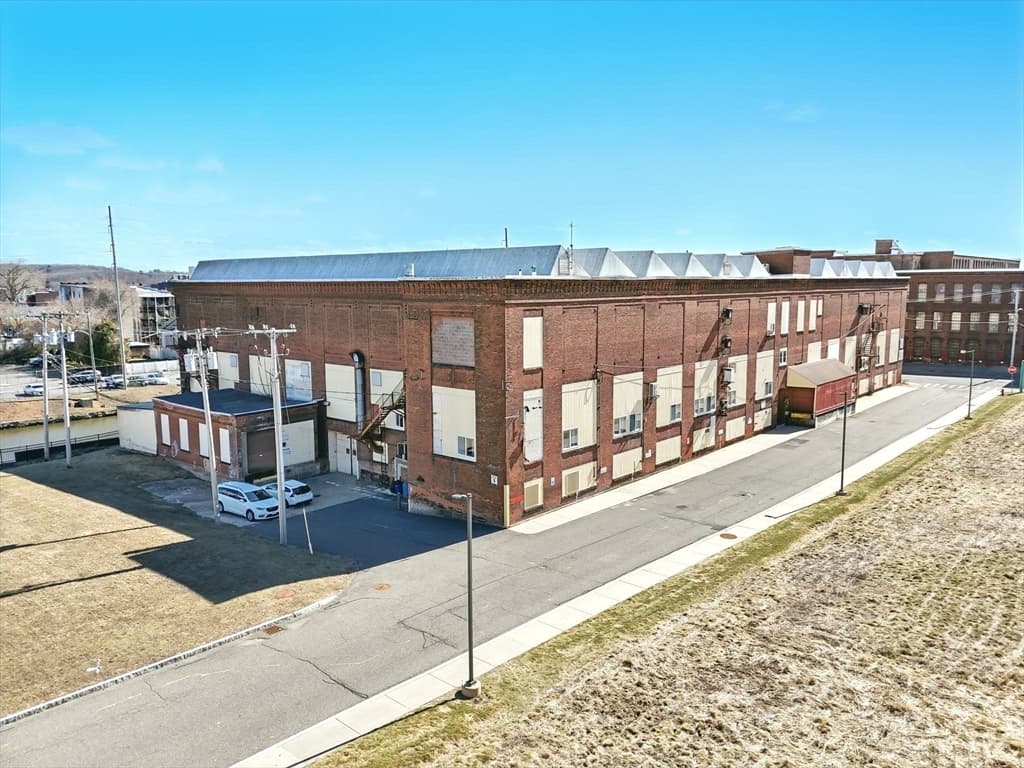 1 Bigelow St, Holyoke MA 01040 photo 2